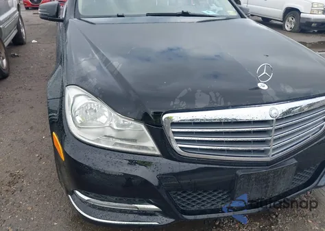 2013 Mercedes-Benz C 300 Luxury 4Matic/Sport 4Matic из США, поврежденный, VIN WDDGF8AB8DG119588